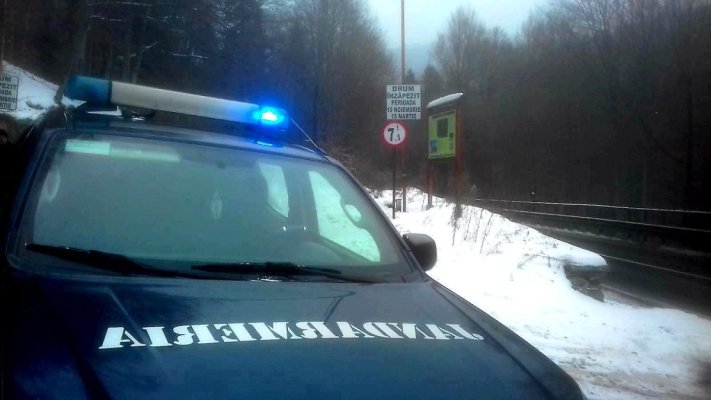 Misiune dificilă pentru jandarmii montani: turiști străini blocați într-o zonă greu accesibilă