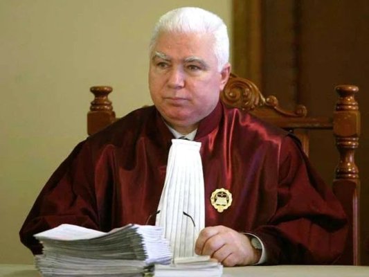 Un fost judecător al CRR crede că pensia sa „de doar 10.000 de euro” nu este prea mare