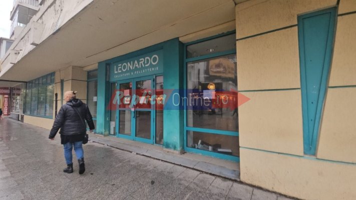 După ce a dat faliment, magazinul Leonardo din Constanța încearcă  să scape de vechiturile care le-au rămas! Video