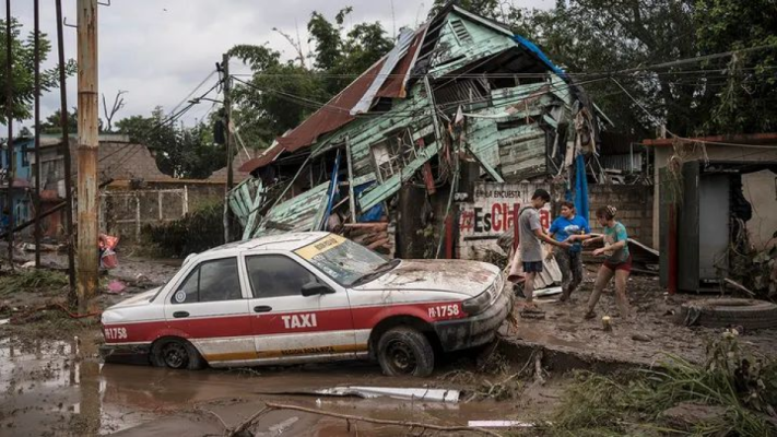 Bilanţul deceselor cauzate de ploile torenţiale din Mexic a crescut la 47 de morţi