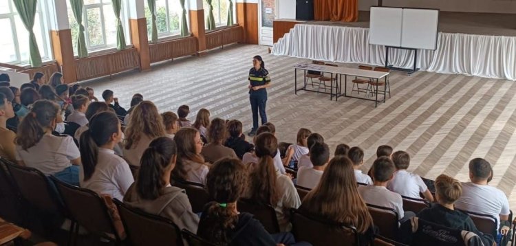 Polițiștii constănțeni, lecții de siguranță rutieră pentru elevii din Mangalia și Hârșova