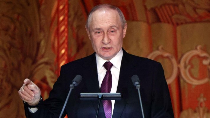 Vladimir Putin le-a cerut tinerilor să lase educația și cariera și să se apuce de făcut copii