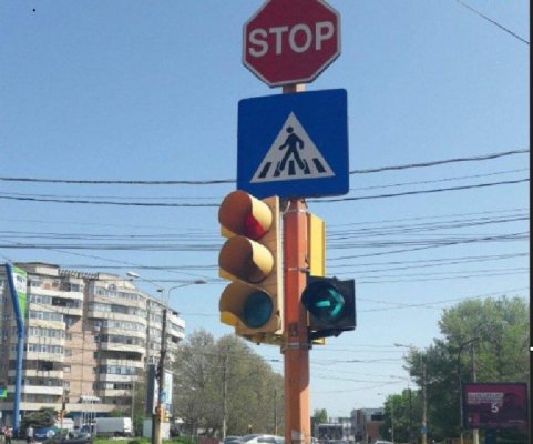 Cod Rutier 2025. Amendă pentru șoferii care ocupă banda dreaptă cu verde intermitent din intersecții