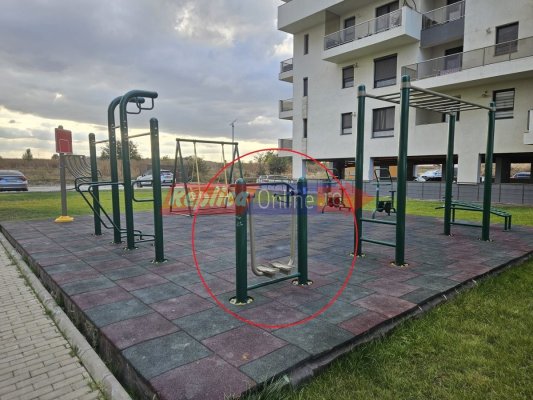 Maurer Imobiliare bună de plată după ce un copil și-a rupt degetul la un loc de joacă din complexul rezidențial! Video 