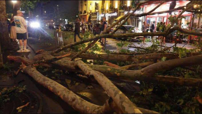 Tornadă devastatoare lângă Paris, câteva minute au fost suficente pentru prăpăd. Video