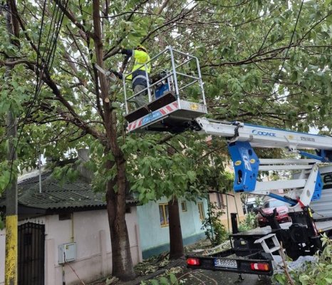 Furtuni puternice în București, Ilfov și pe litoral: 23 de mașini avariate și zeci de intervenții ISU