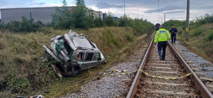 Accident rutier grav cu 4 morți. Un autoturism a fost lovit în plin de un tren