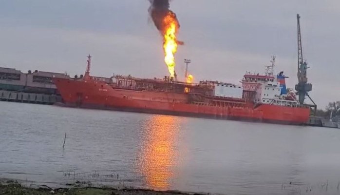 O navă încărcată cu 4.000 t de GPL a fost lovită de o dronă pe malul ucrainean al Dunării. Două comune au fost evacuate Video
