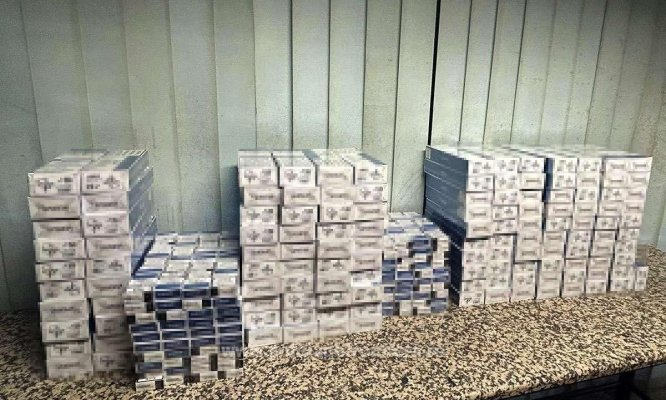 Două persoane au încercat să treacă peste frontieră cu 115.000 de țigarete și 4 kg de tutun pentru narghilea 