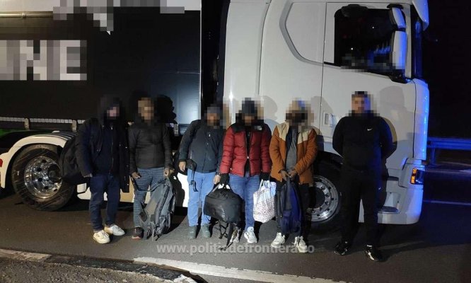 Cinci cetățeni străini ascunși într-un automarfar și cu vize expirate au fost depistați de polițiștii de frontieră. Video