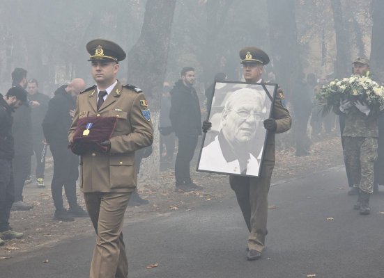 România l-a condus pe ultimul drum pe Emeric Ienei. Generația ’86, în lacrimi la cimitirul Rulikowski Video