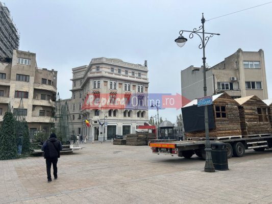 Este forfotă mare în Piața Ovidiu! Se pregătește Târgul de Crăciun. Video