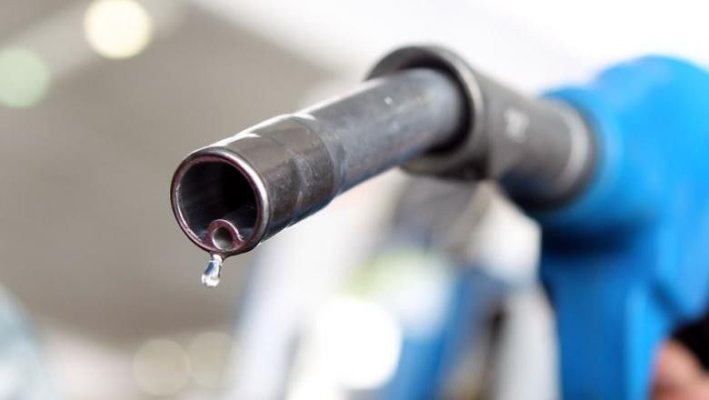 Șoferii trebuie să se pregătească: Prețurile la pompă ar putea crește din cauza scumpirii petrolului