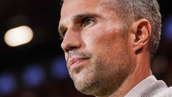 Fotbal: Van Persie și-a argumentat decizia de a-i oferi șansa debutului fiului său la Feyenoord