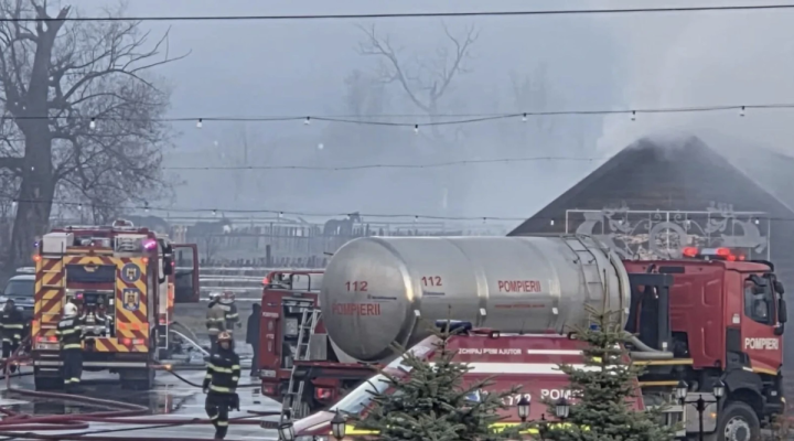 Incendiu la o pensiune din județul Suceava. O turistă a murit carbonizată