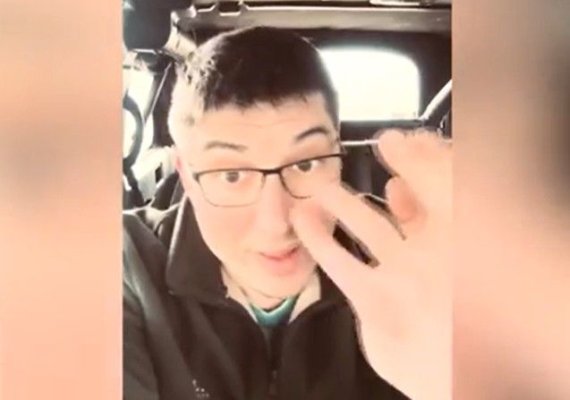 Un polițist acuzat că a ucis un câine este cercetat din nou, pentru că s-a filmat cu arme pe TikTok