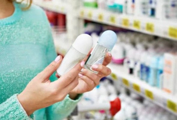 Deodorantele nu cresc riscul de cancer la sân. Medicii demontează un mit vechi