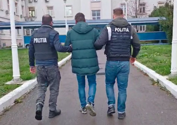 Un bărbat de 40 de ani a fost reținut, după ce a omorât intenționat o pisică. Video