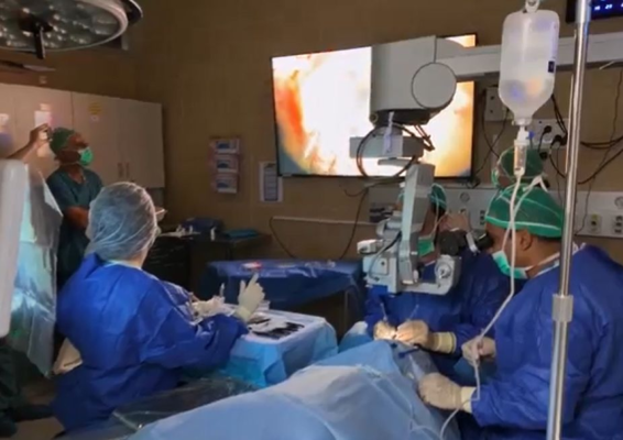 Un pacient uman a primit pentru prima dată o cornee imprimată 3D