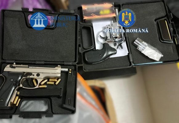 Percheziții într-un dosar penal de contrabandă calificată și nerespectarea regimului armelor și munițiilor