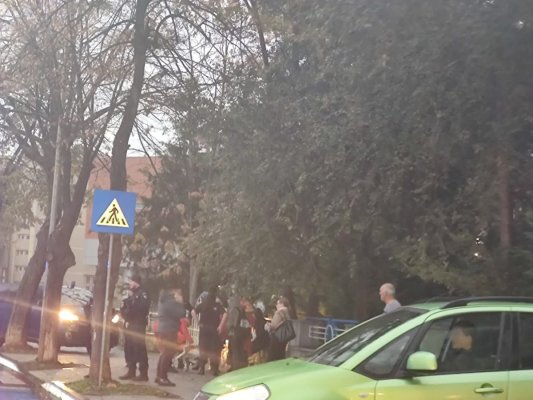 Accident rutier, pe bulevardul Mamaia. O tânără de 19 ani a fost lovită de o mașină pe trecerea de pietoni