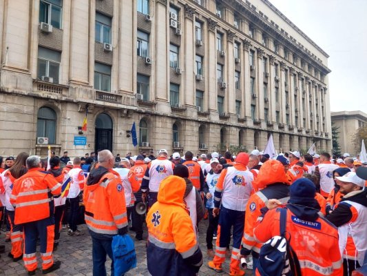 Sindicaliștii din serviciile de ambulanță au protestat la București, pentru siguranță și salarii echitabile