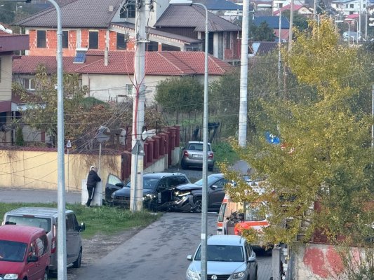 Coliziune între 2 autoturisme, în Palazu Mare. O femeie a ajuns la spital