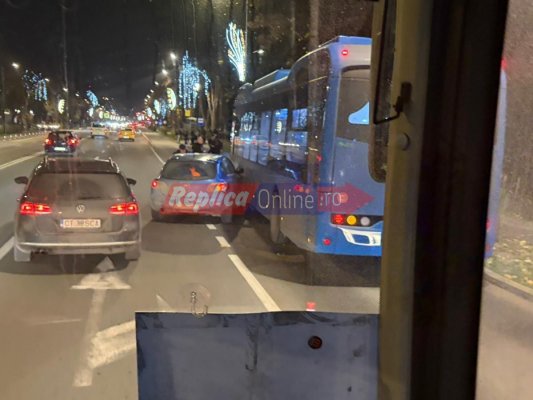 Coliziune între un autobuz CT Bus și un autoturism, pe bulevardul Lăpușneanu. Video