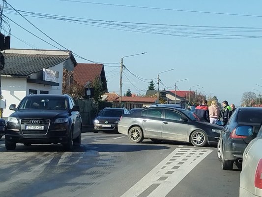 Două femei, din care un gravidă, implicate într-un accident rutier la Valu lui Traian