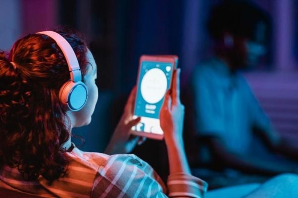 Activitățile online devin normă în România?