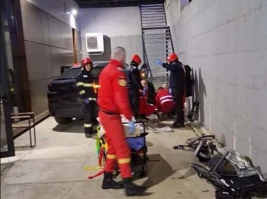 O judecătoare pensionară a omorât un tânăr, în scaun cu rotile, în parcarea unui centru medical