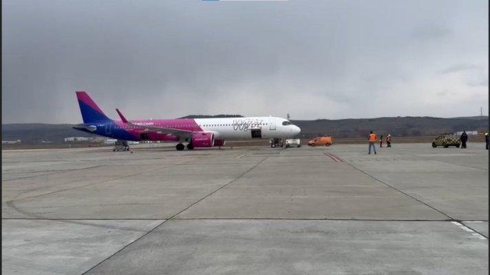 Un avion a rămas pe pistă, iar pilotul a fost preluat inconștient de ambulanță