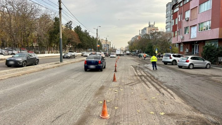 Atenție șoferi! Se asfaltează carosabilul pe strada Dezrobirii