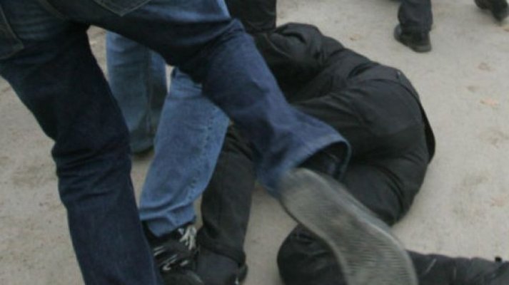 Trei bărbați s-au luat la bătaie în sediul Înmatriculări-Permise din Sectorul 2 al Capitalei