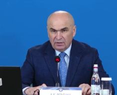 Ilie Bolojan, prima reacție în scandalul vaccinurilor Pfizer: Am comandat prea multe doze față de cât aveam nevoie