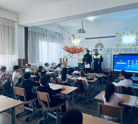 Lecții de siguranță pe stradă: polițiștii din Mangalia au început săptămâna alături de elevi