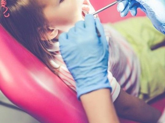 Cazul fetiței decedate la stomatolog: Responsabilitatea finalizării autorizației sanitare - în sarcina a doi colegi