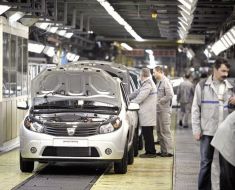 Uzinele Dacia 'angajează' 350 de roboți umanoizi: Compania anunță ce activități vor prelua