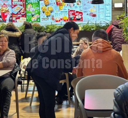 Atenție, nu vă lăsați păcăliți!  Au reapărut în Vivo Mall falșii surdo-muți care apelează la mila oamenilor!