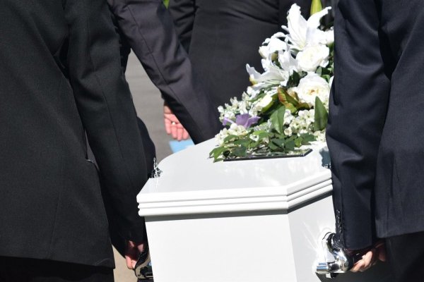 Scandal într-o localitate din Italia, după ce o familie a aflat că a înmormântat un sicriu gol