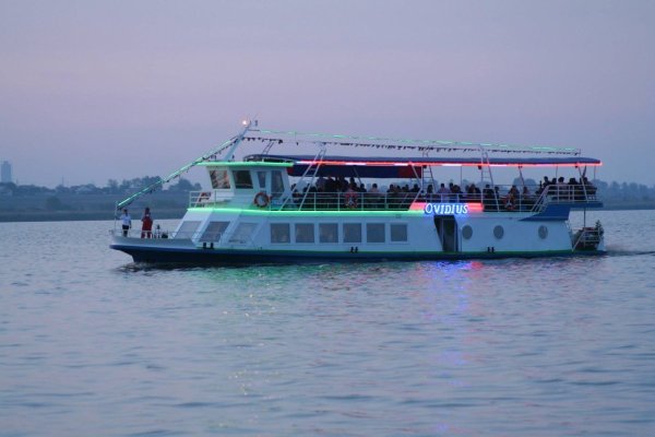 Vaporașul care duce turiștii spre Insula Ovidiu intră, din nou, în circuitul turistic