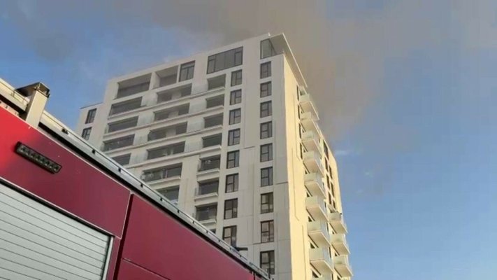 O lumânare aprinsă, lăsată nesupravegheată, ar fi provocat incendiul din Sectorul 5