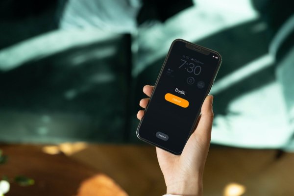 Utilizatorii sunt revoltați după actualizarea iOS. Noua alarmă de pe iPhone stârnește furie