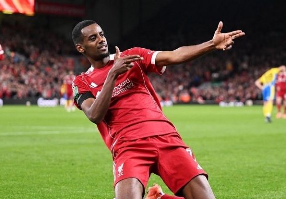 Liverpool a învins cu 2-0 pe West Ham și a pus capăt înfrângerilor