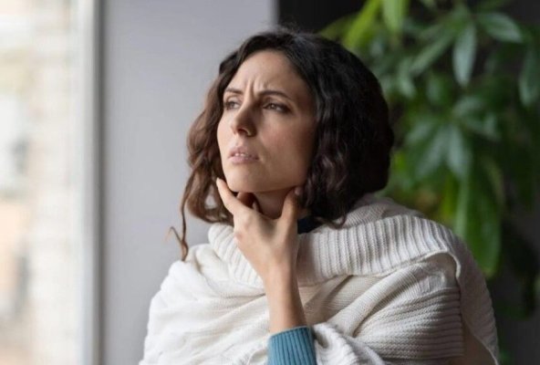 Cum îți poți recupera vocea repede după ce ai făcut laringită. Trucul recomandat de un medic ORL