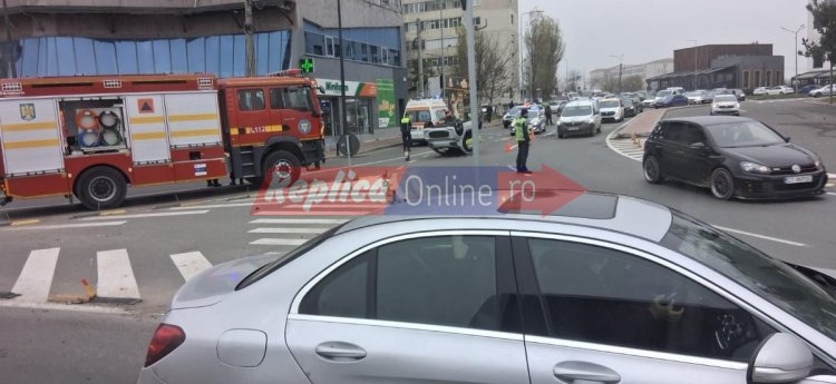 Accident în zona Hotelului Dobrogea: O mașină s-a răsturnat pe carosabil