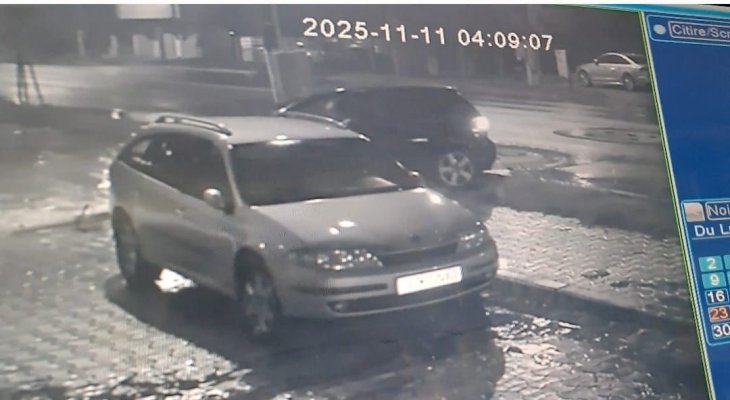 Accident nocturn în Ovidiu: un tânăr a ”zburat” cu mașina de pe șosea direct în pom. Video