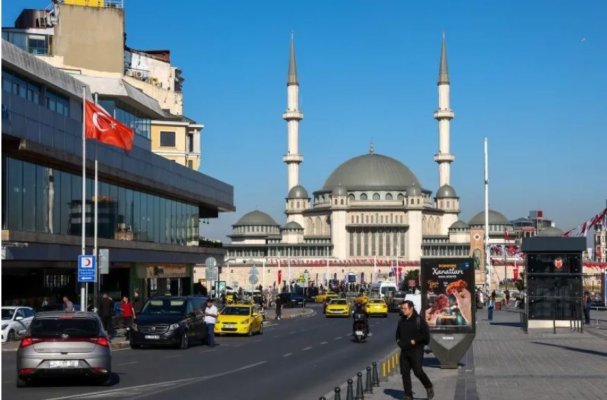 Doi români au fost răniți în piața Taksim din Istanbul, într-un atac armat cu pistolul