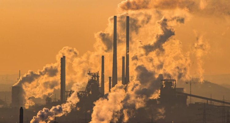 Energia verde vs. realitatea dură: petrolul rămâne stăpânul secolului XXI