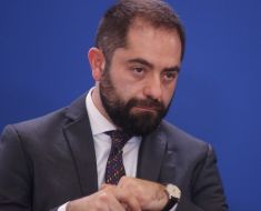 Consilierul prezidențial Radu Burnete anunță că statul român nu poate scădea TVA la carburanți